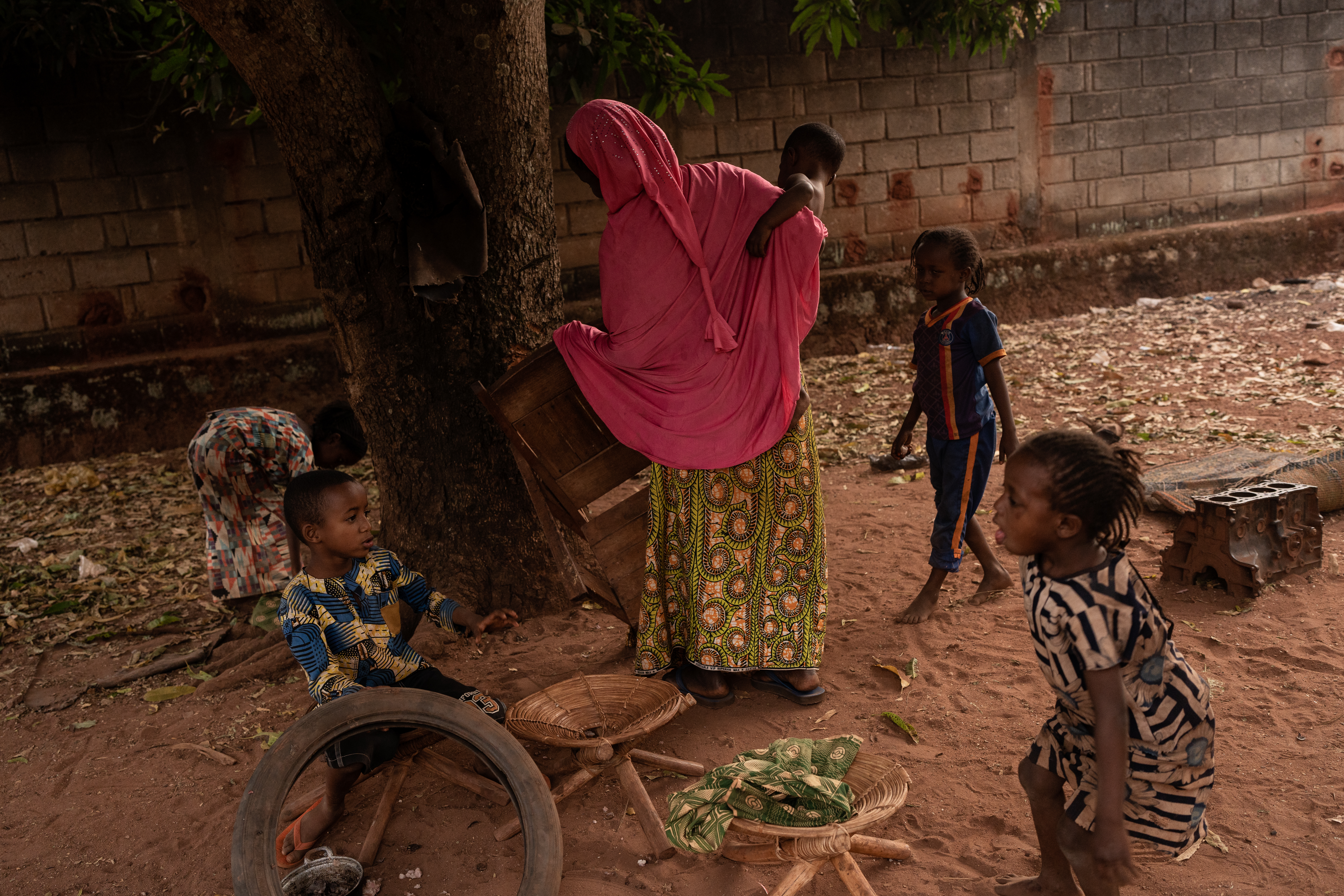 Une mère avec ses enfants