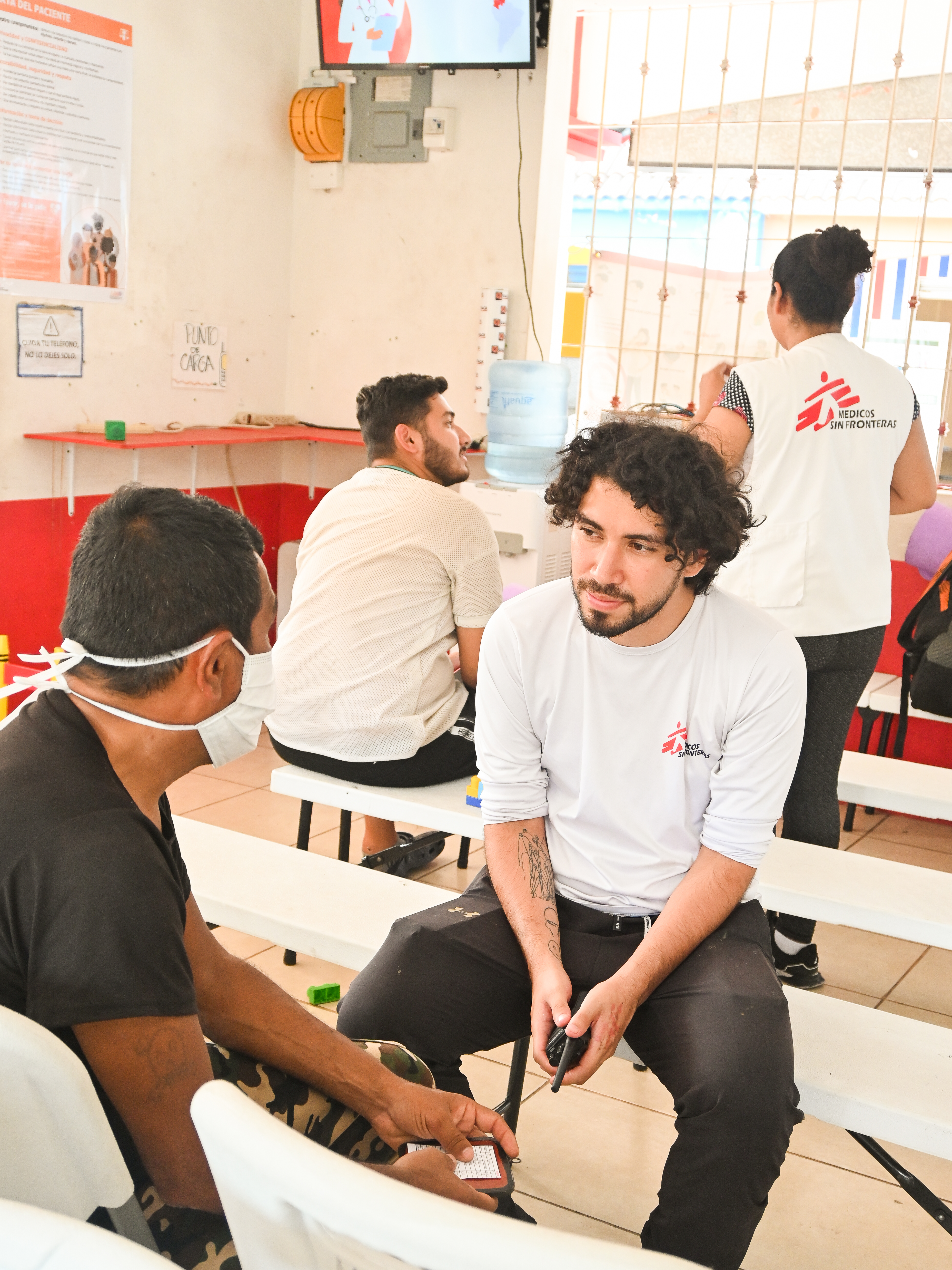 msf employee talking to a patient