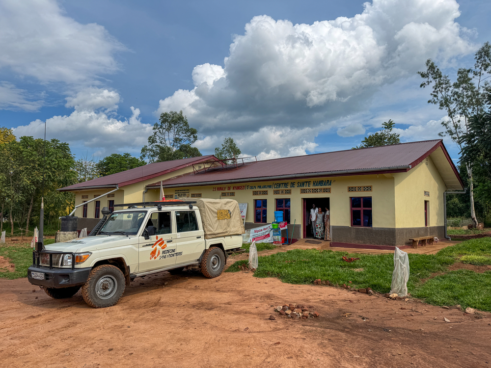 msf car in front of hospital