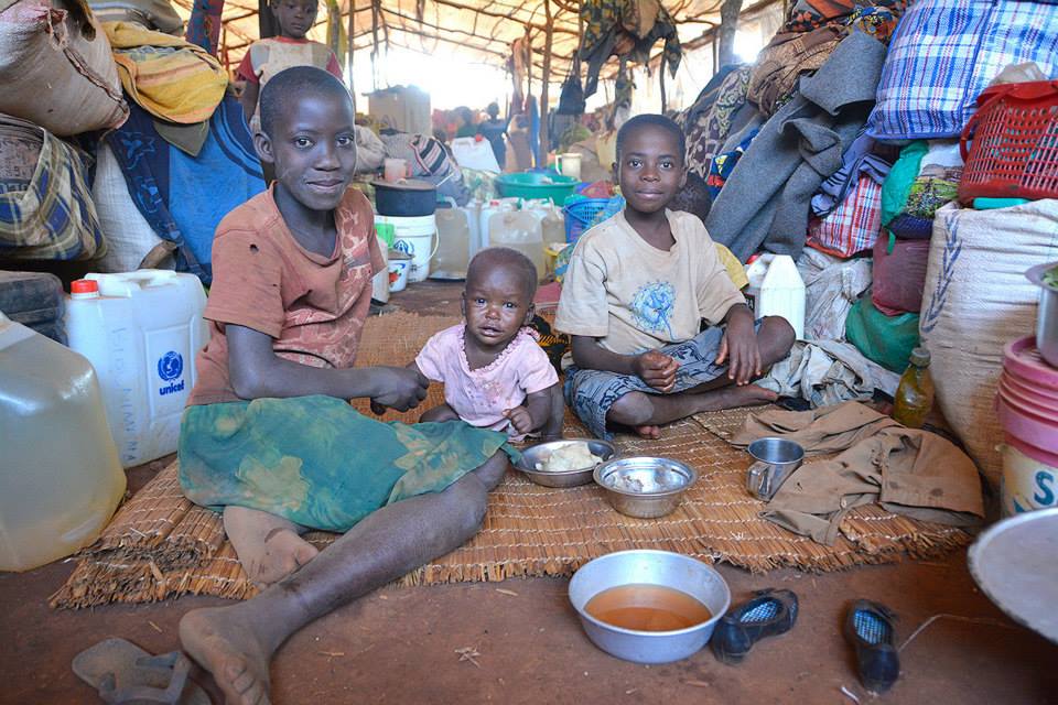 Nos équipes ont vu plus de 200 personnes dans un abri qui mesure seulement 8 x 22 mètres. © Louise Annaud/AZG