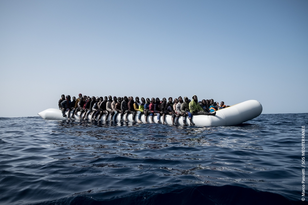 Un bateau en caoutchouc au nord des côtes libyennes.