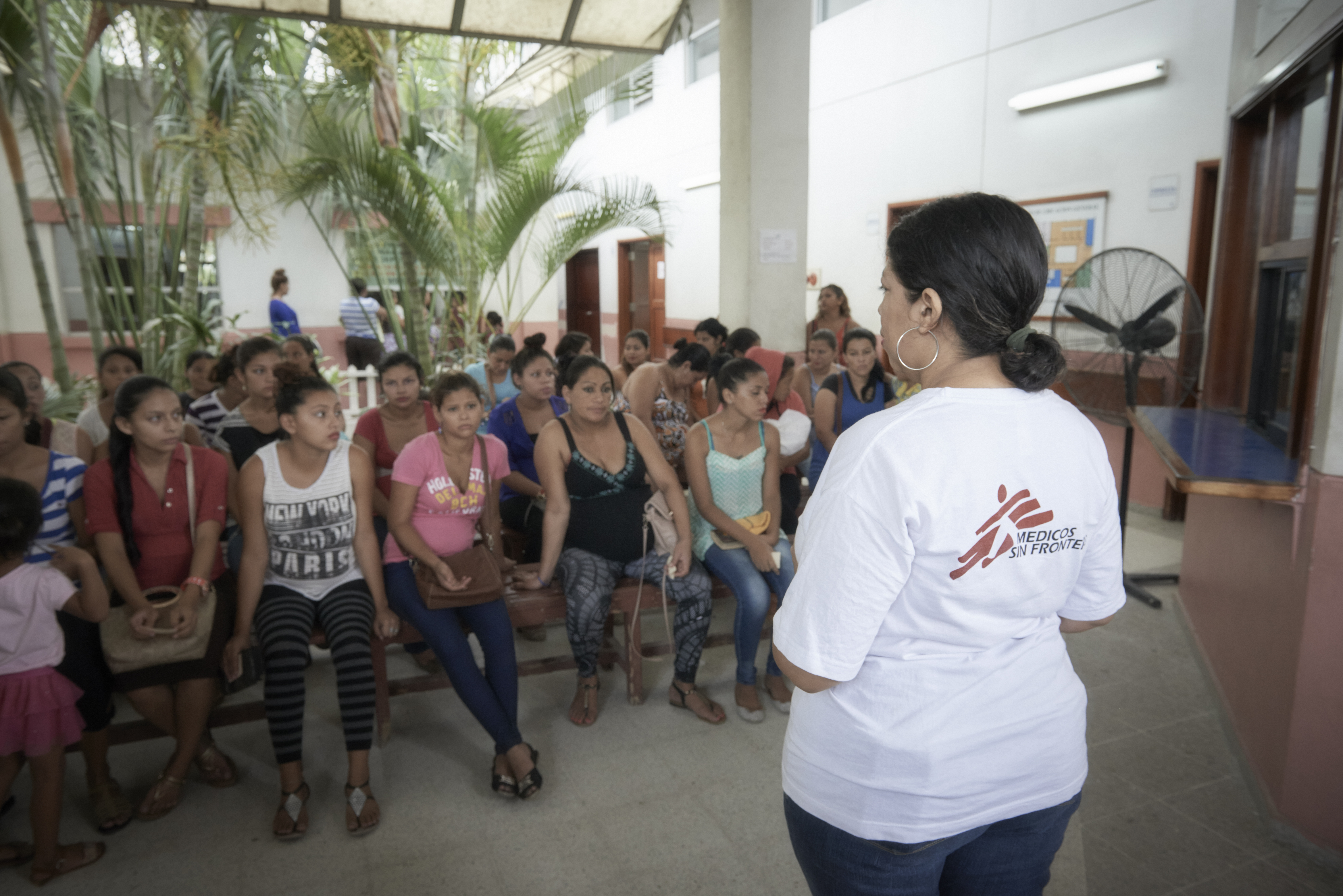 De wachtzaal van de kliniek in Choloma. Hier voorzien onze teams seksuele en reproductieve gezondheidszorg. ©  Christina Simons/MSF, juni 2017