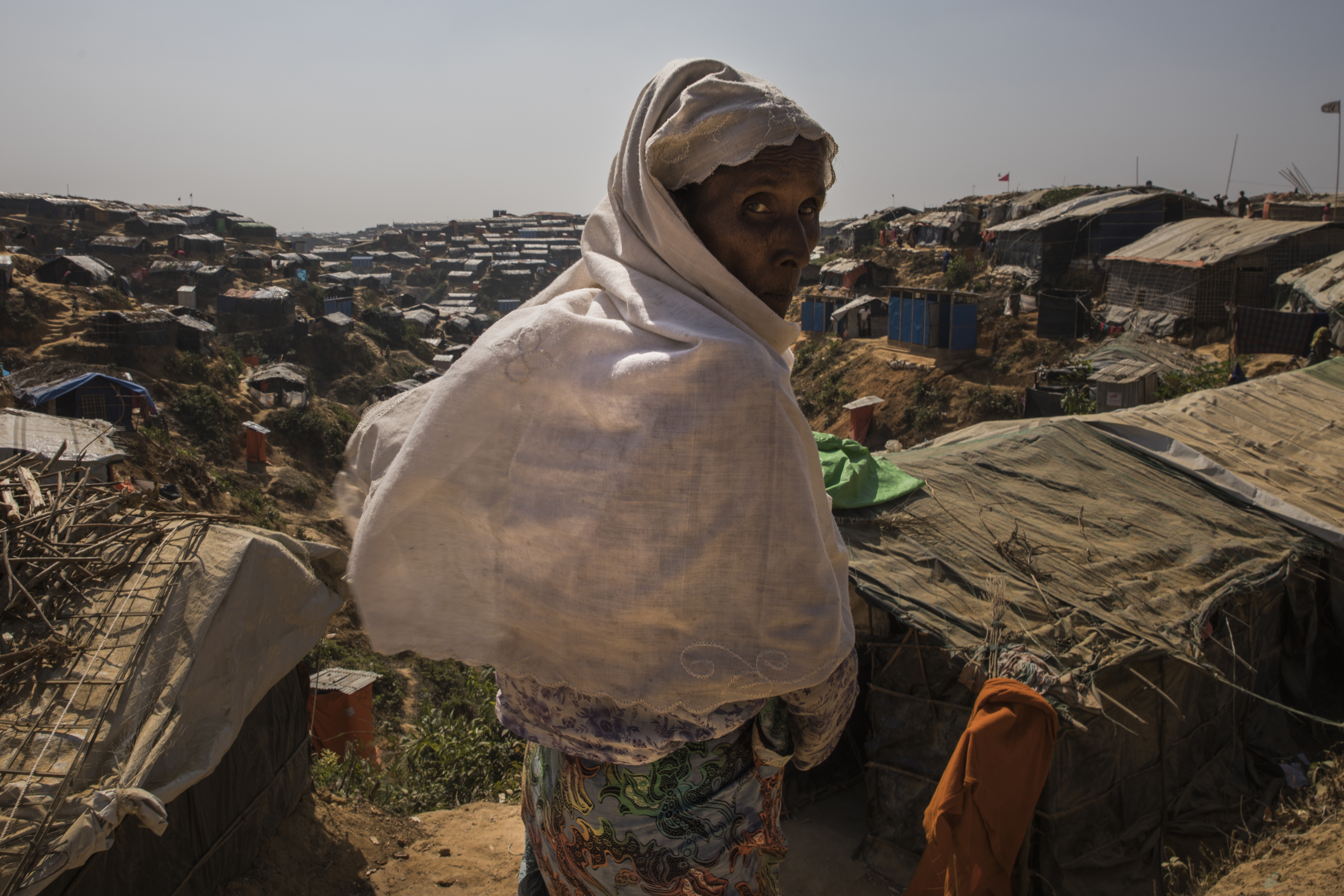 Une réfugiée rohingya dans le camp de Jamtoli, où plus de  50 000 personnes habitent. © Anna Surinyach, janvier 2018