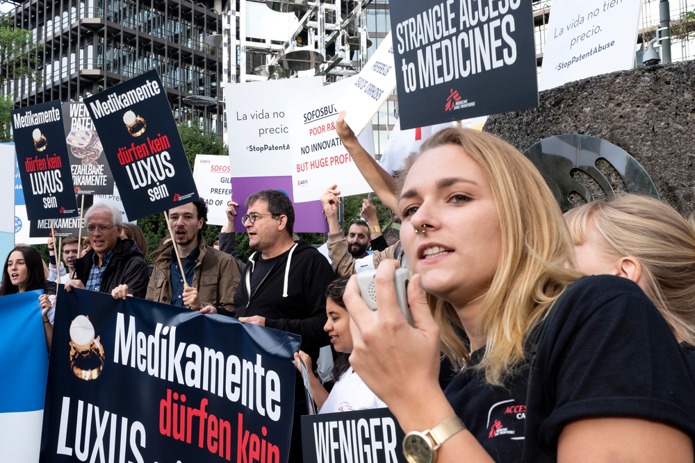 protest in munchen aan het EOB voor de hoorzitting, patent Gilead op sofosbuvir