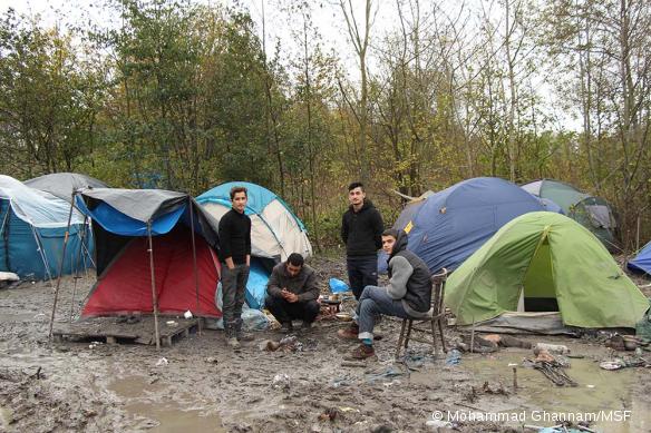 Des réfugiés dans le camp de Grande-Synthe. © Mohammad Ghannam/MSF