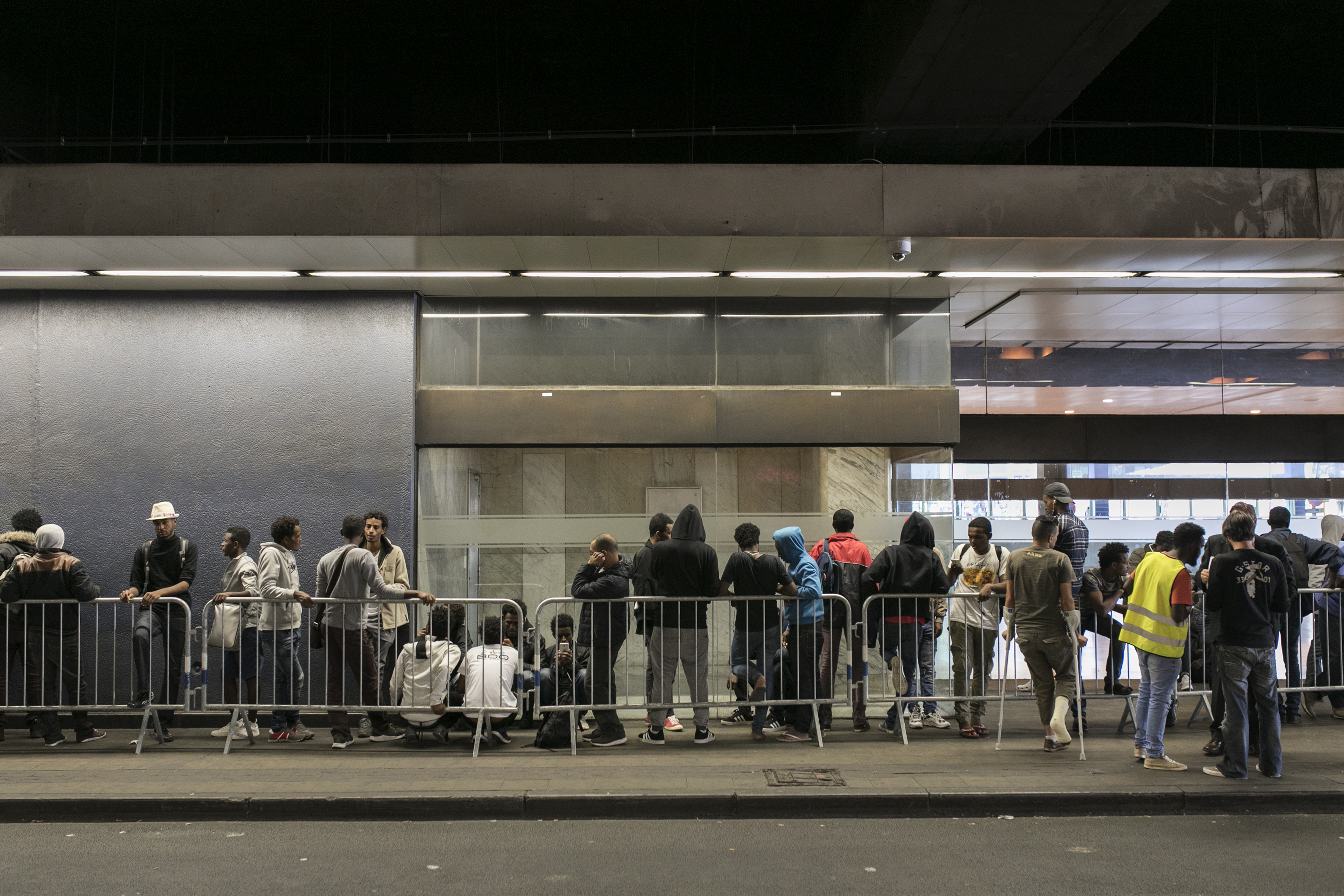 File devant le hub quand celui-ci se trouvaient encore Gare du Nord