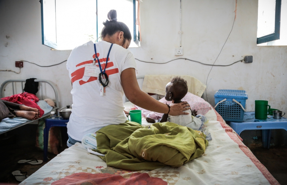 Au Soudan du Sud, MSF mène actuellement 16 projets et emploie plus de 3.200 travailleurs nationaux et 330 expatriés. 