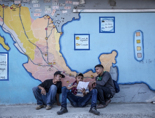 Les migrants utilisent également les abris pour recueillir des informations sur les itinéraires à suivre pour traverser le Mexique. ©  Juan Carlos Tomasi, juin 2018.