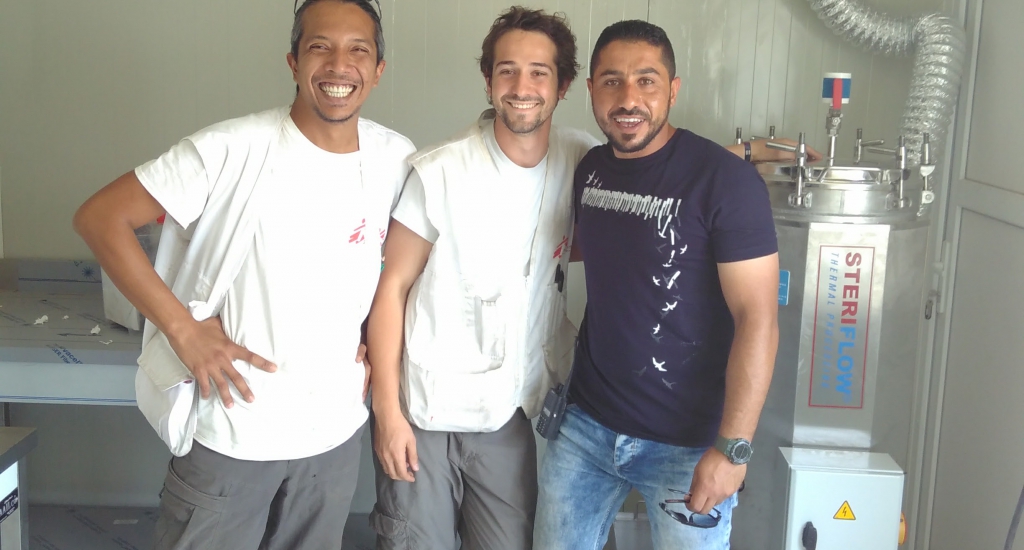 Jonathan (middle) with local colleagues in the container-sterilization room in the Hamam Al Alil emergency hospital, Iraq